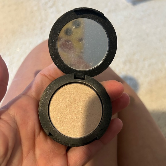 Younique Touch à la mode Illuminizer Compact - Picture 1 of 4